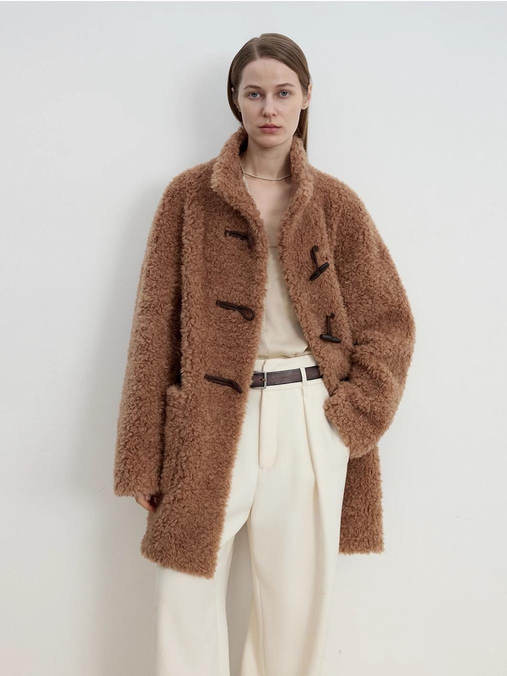 Light and Wandering Curly Shearling Coat