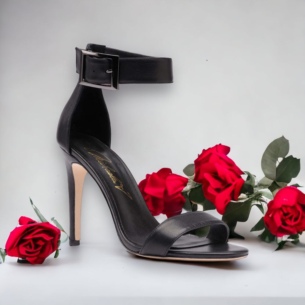 Michaela V Chapman Heels • Black