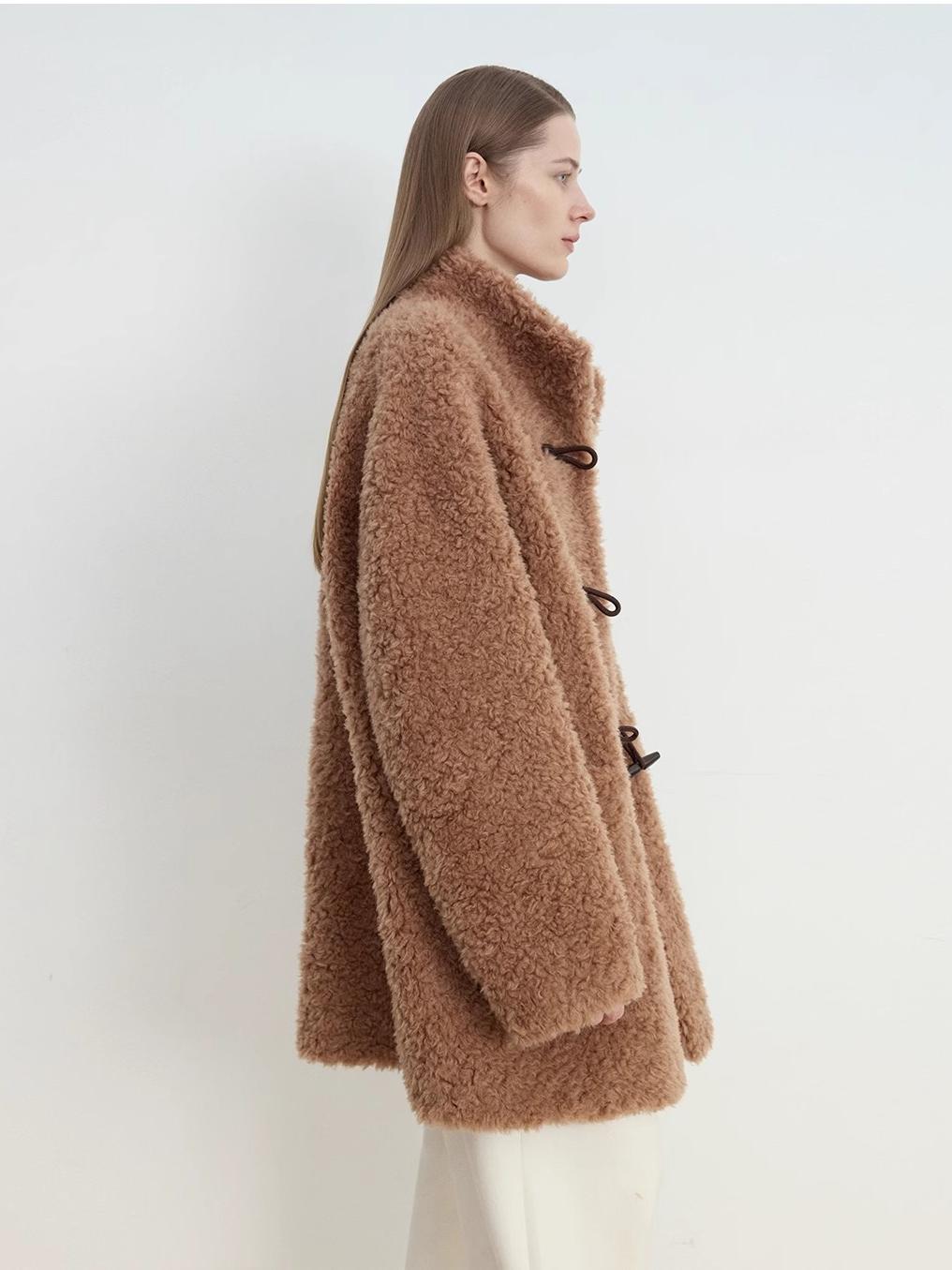 Light and Wandering Curly Shearling Coat