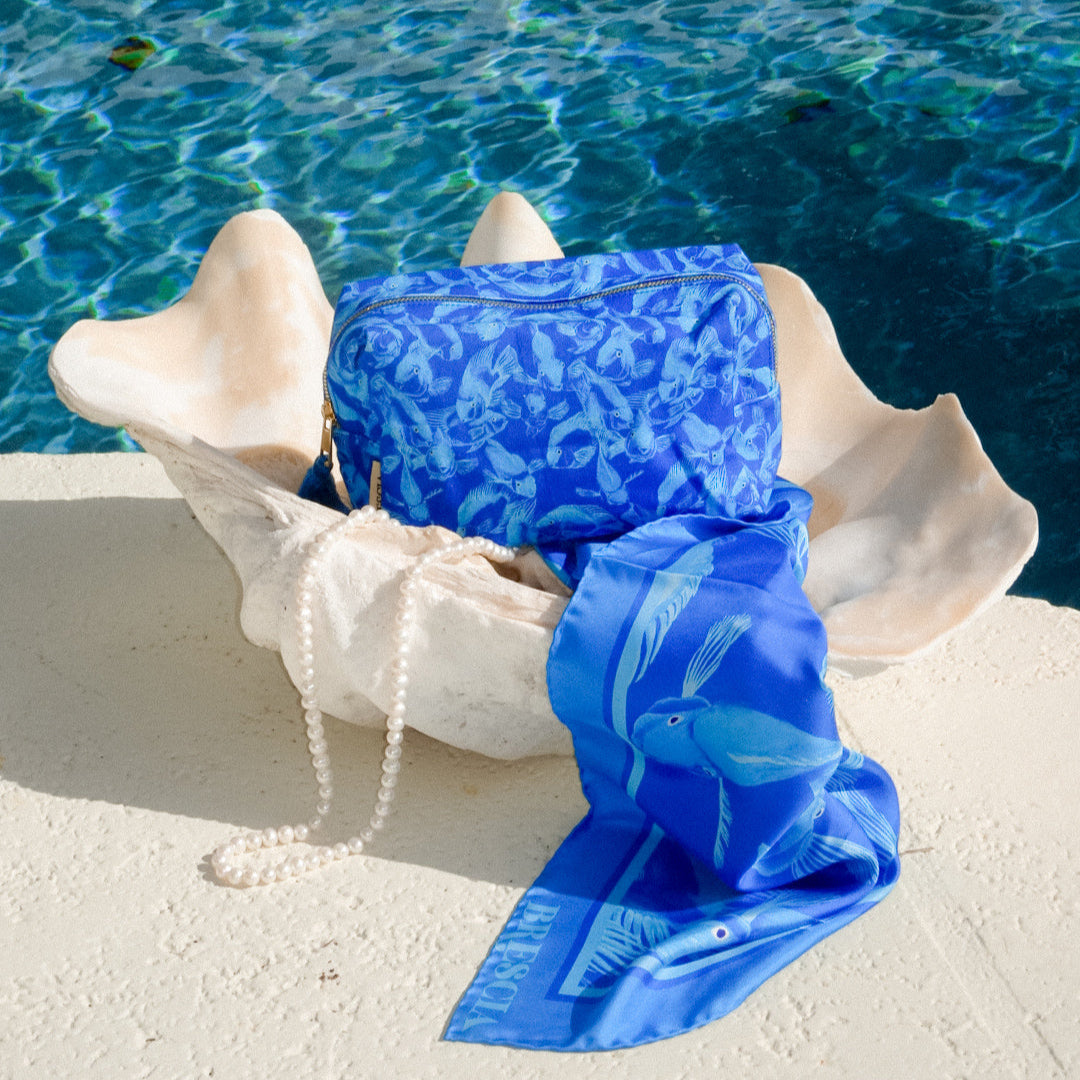 Parrots of Paradise Travel Bag - Blue