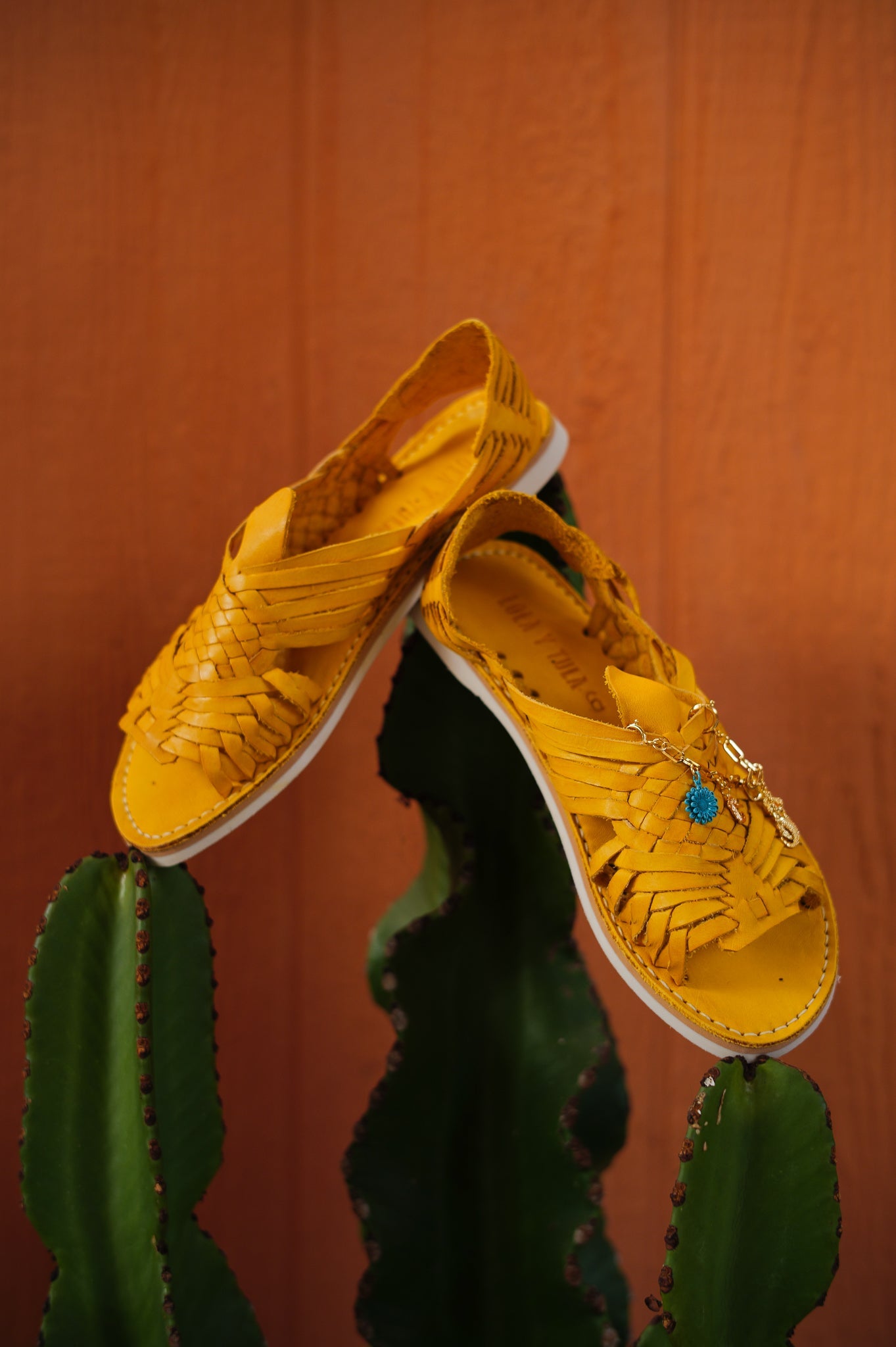 YELLOW LEATHER PACHUCO HUARACHE